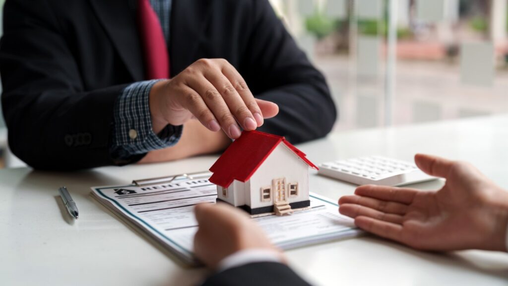 Property Lawyer vs Conveyancer: What’s the Difference?