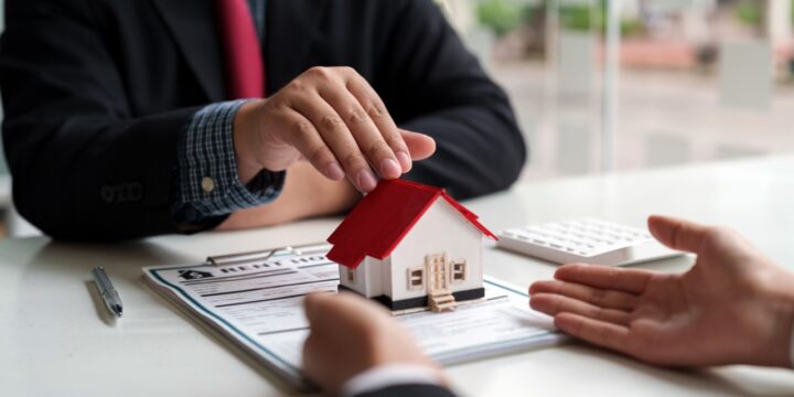 Property Lawyer vs Conveyancer: What’s the Difference?